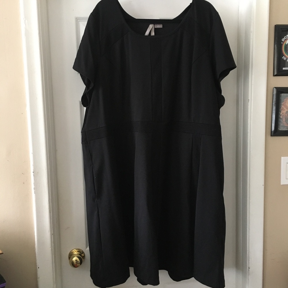 Fit & Flare Short Sleeve Mesh Detail Skater Dress - Picture 2 of 5